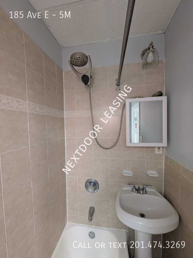 185 Avenue E #5M - Photo 3 of 7