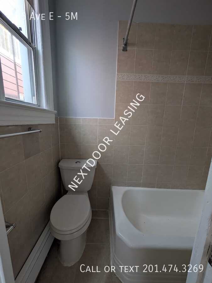 185 Avenue E #5M - Photo 4 of 7