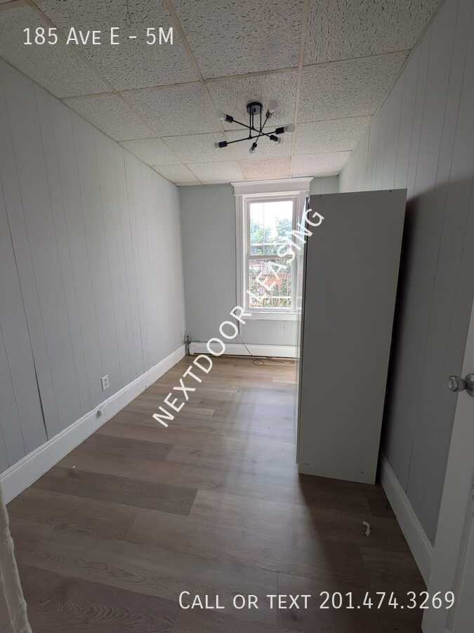185 Avenue E #5M - Photo 5 of 7