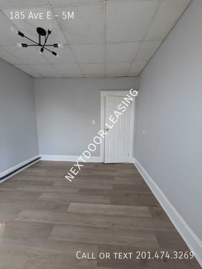 185 Avenue E #5M - Photo 6 of 7