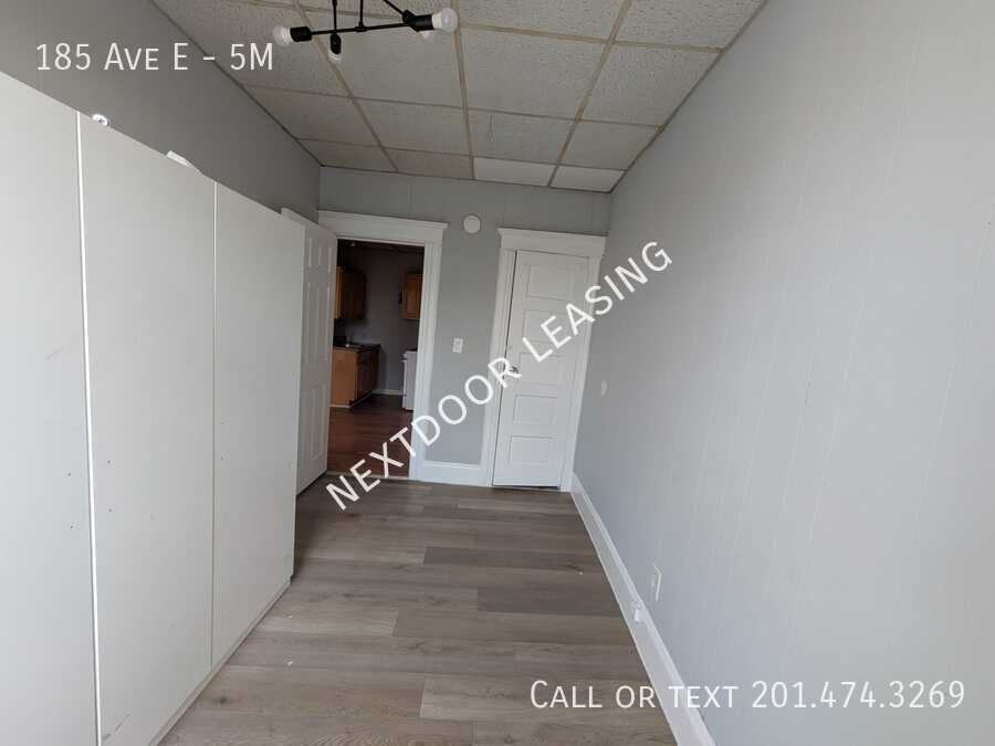 185 Avenue E #5M - Photo 7 of 7
