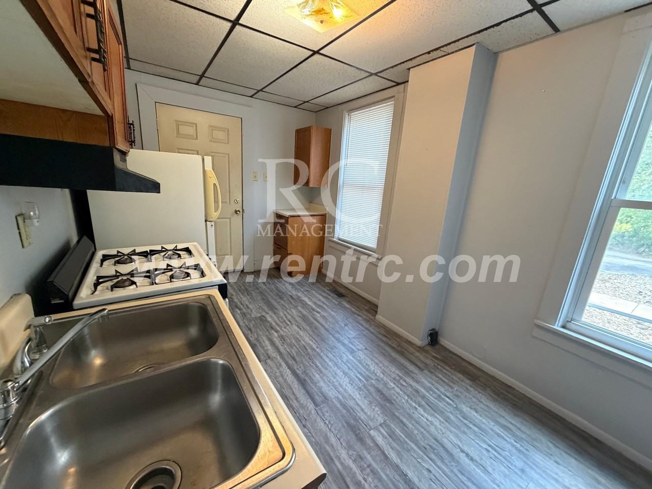 1112B N Gilbert St - Photo 2 of 9