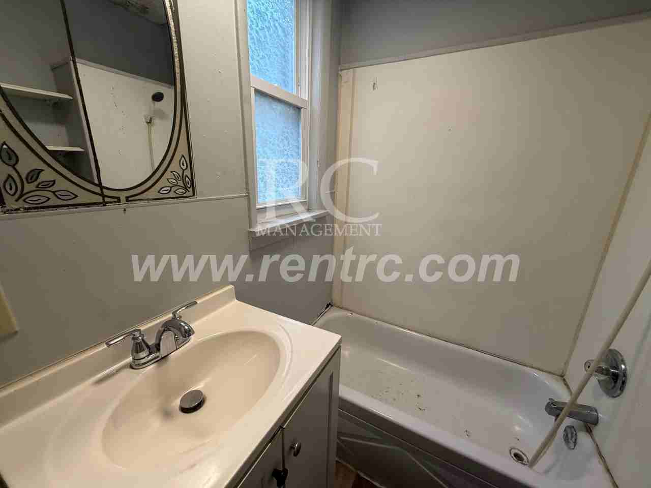 1112B N Gilbert St - Photo 5 of 9