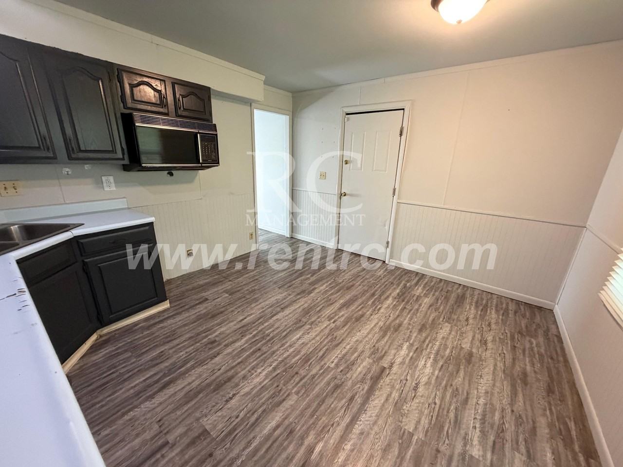 1016 Koehn Dr - Photo 3 of 13