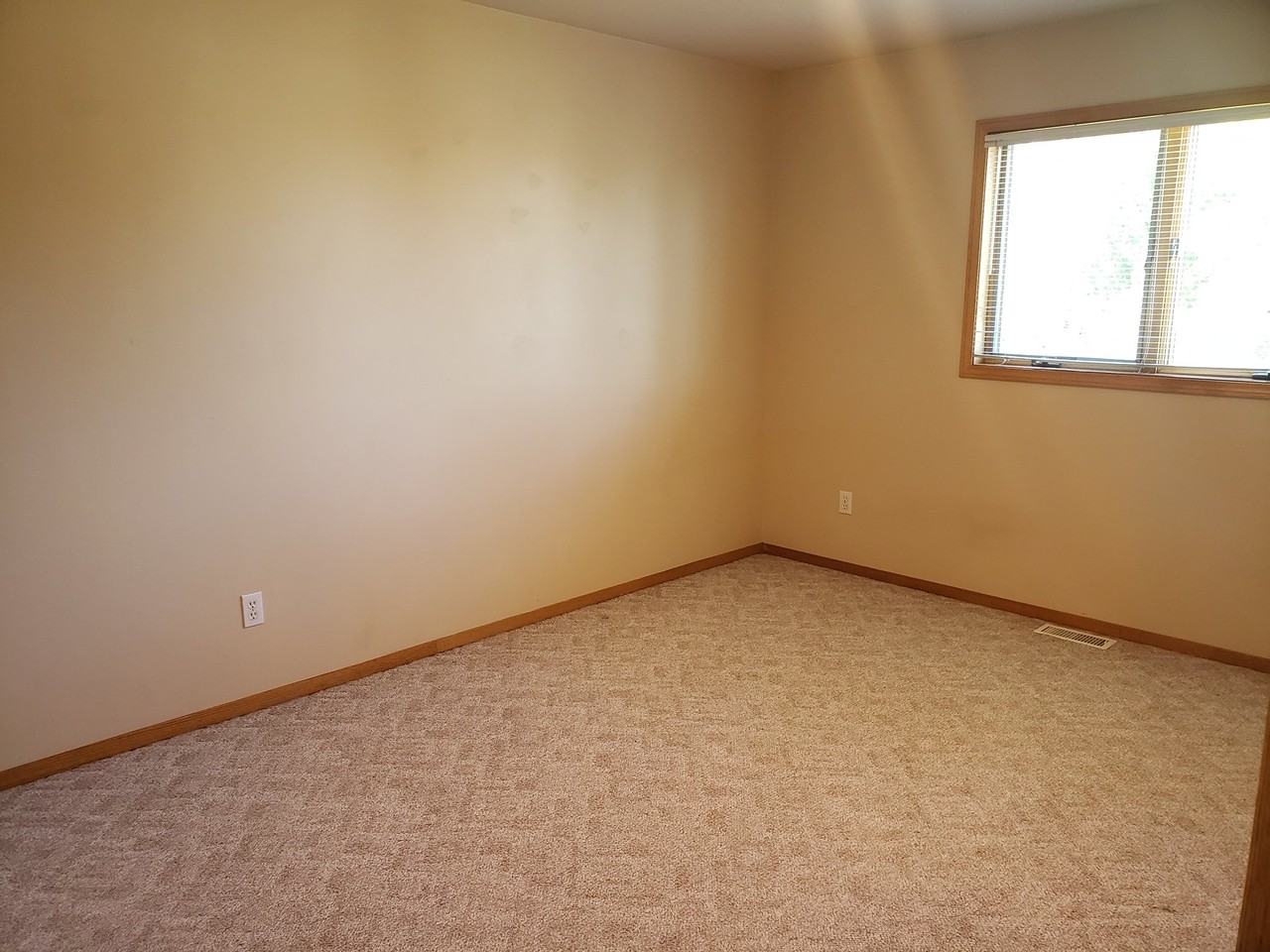 513 N 19th Ave - Photo 7 of 12