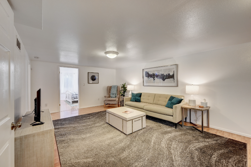 471 S Marshall St - Photo 3 of 24