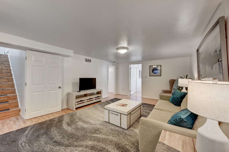 471 S Marshall St - Photo 4 of 24
