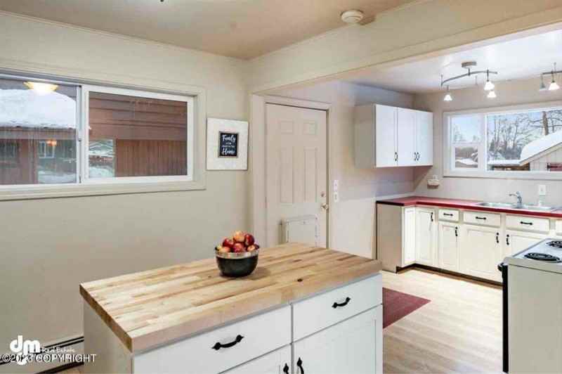 2807 Turnagain St #1 - Photo 3 of 8