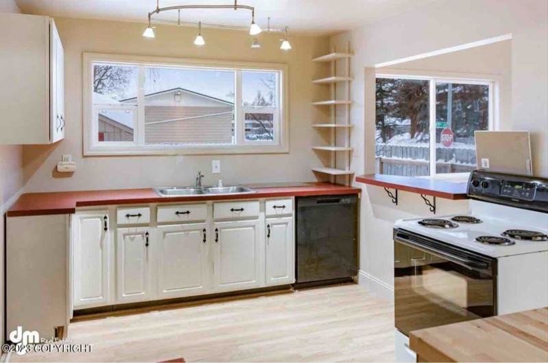 2807 Turnagain St #1 - Photo 4 of 8