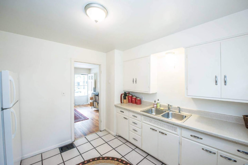 5163 Caroline Ave - Photo 5 of 11