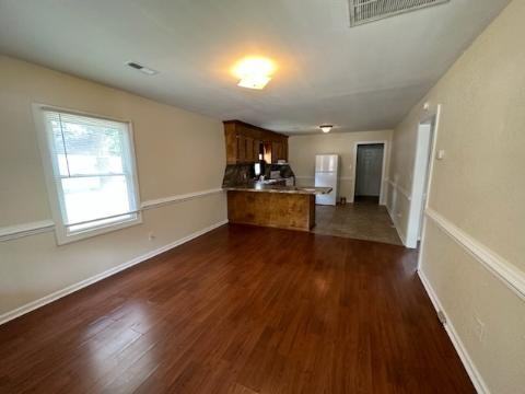 311 Martin St - Photo 3 of 9