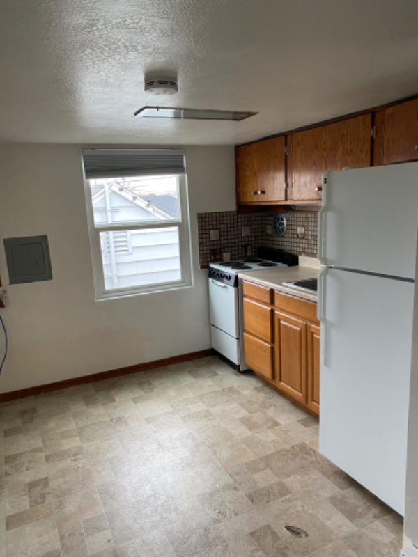 1042 W Cascade Ave #B - Photo 2 of 11