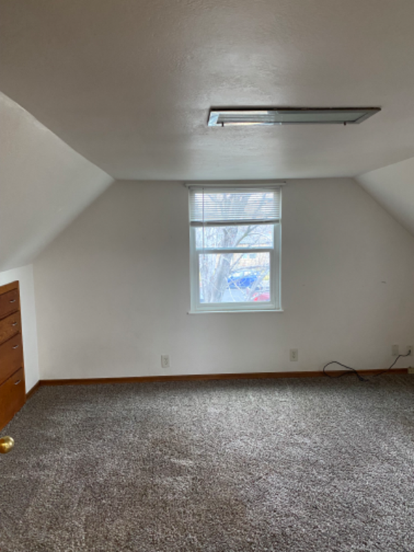 1042 W Cascade Ave #B - Photo 5 of 11