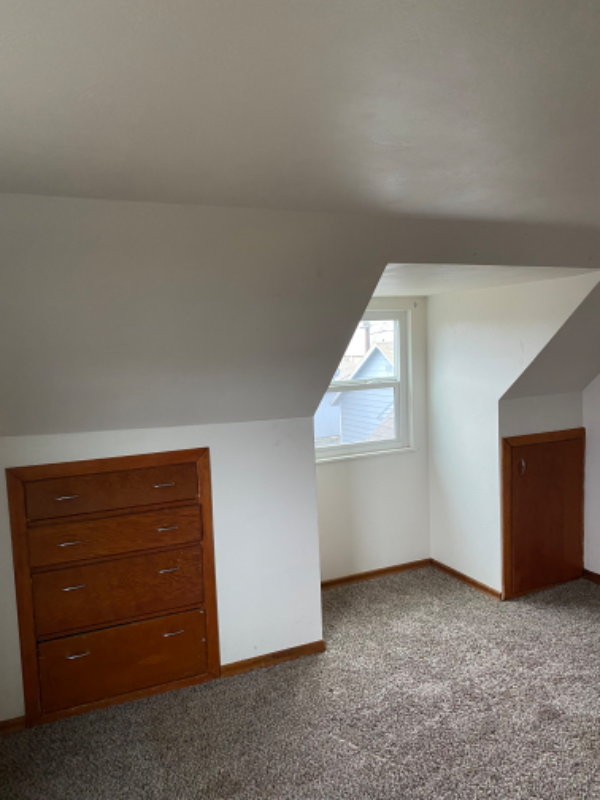 1042 W Cascade Ave #B - Photo 6 of 11