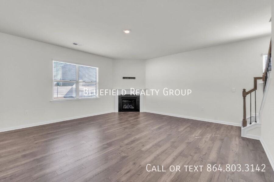 380 Fenwick Dr - Photo 4 of 41