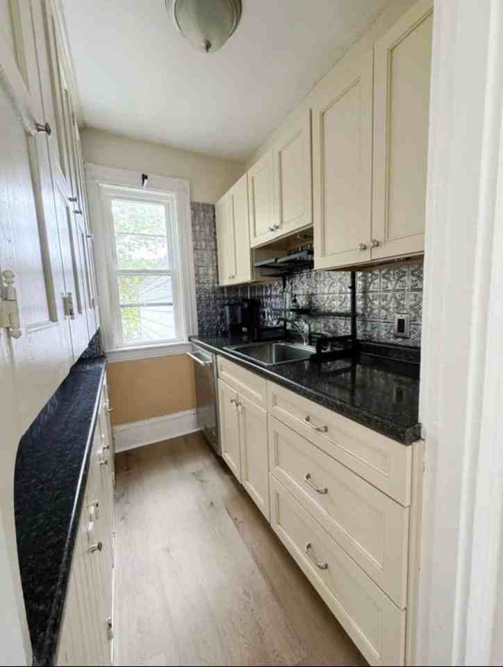 117 Winter St - Photo 3 of 8