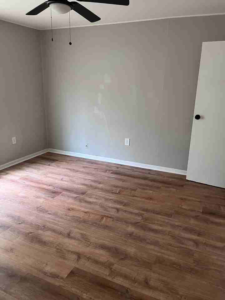 2641 Village Green Ln - Photo 2 of 11