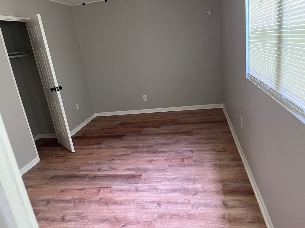 2641 Village Green Ln - Photo 4 of 11