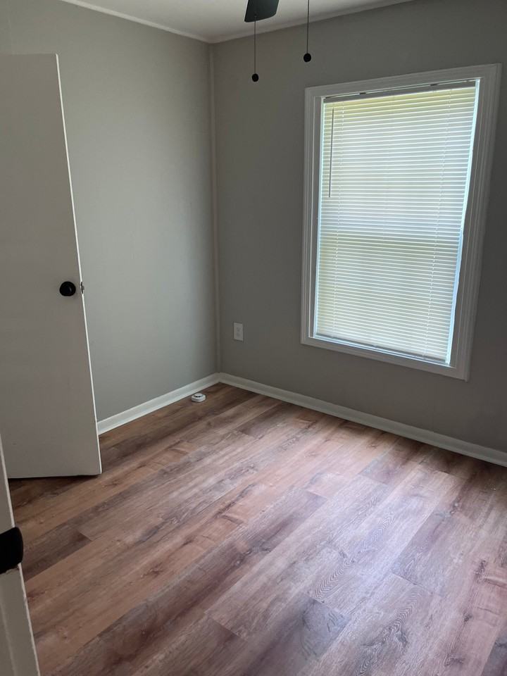 2641 Village Green Ln - Photo 5 of 11
