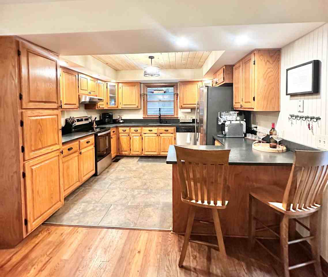 300 Harris Dr - Photo 4 of 22