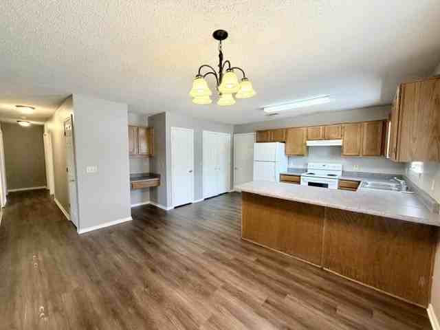 1233 N Boxley Ave - Photo 5 of 12