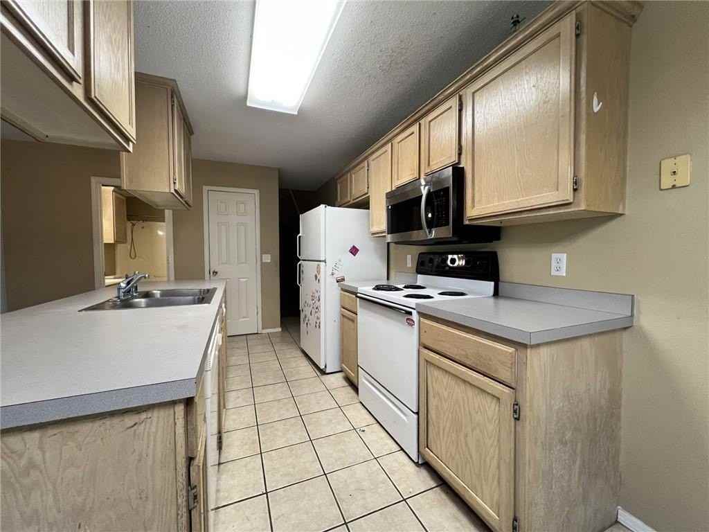 1629 N Saddlehorn Ave - Photo 6 of 11