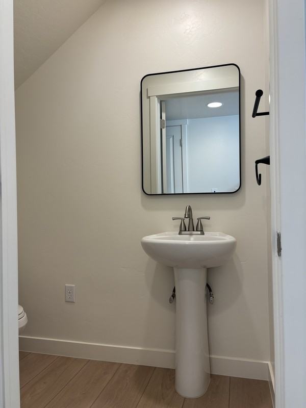 1143 Surrey Dr - Photo 7 of 31