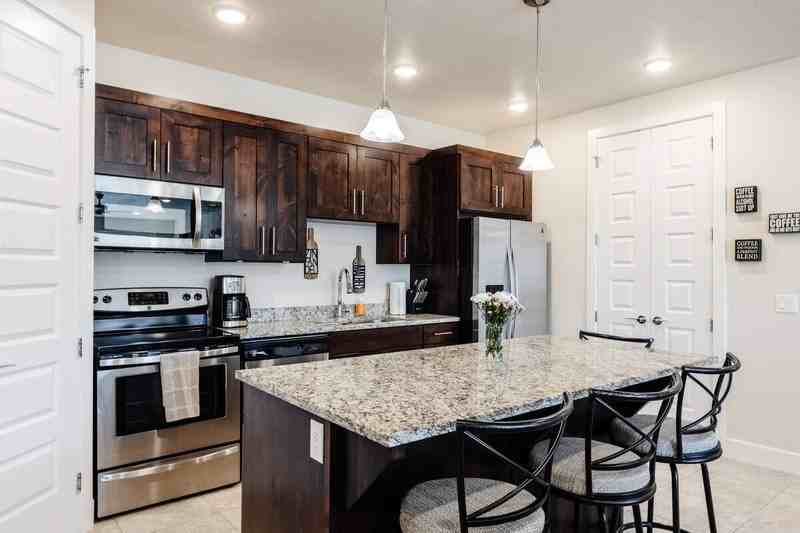 5662 W Clubhouse Dr - Photo 2 of 16