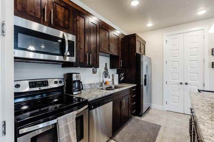 5662 W Clubhouse Dr - Photo 3 of 16