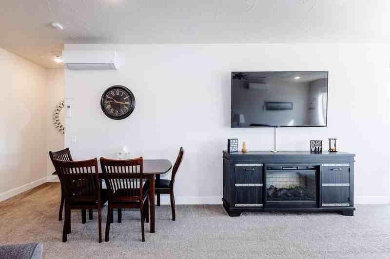 5662 W Clubhouse Dr - Photo 5 of 16