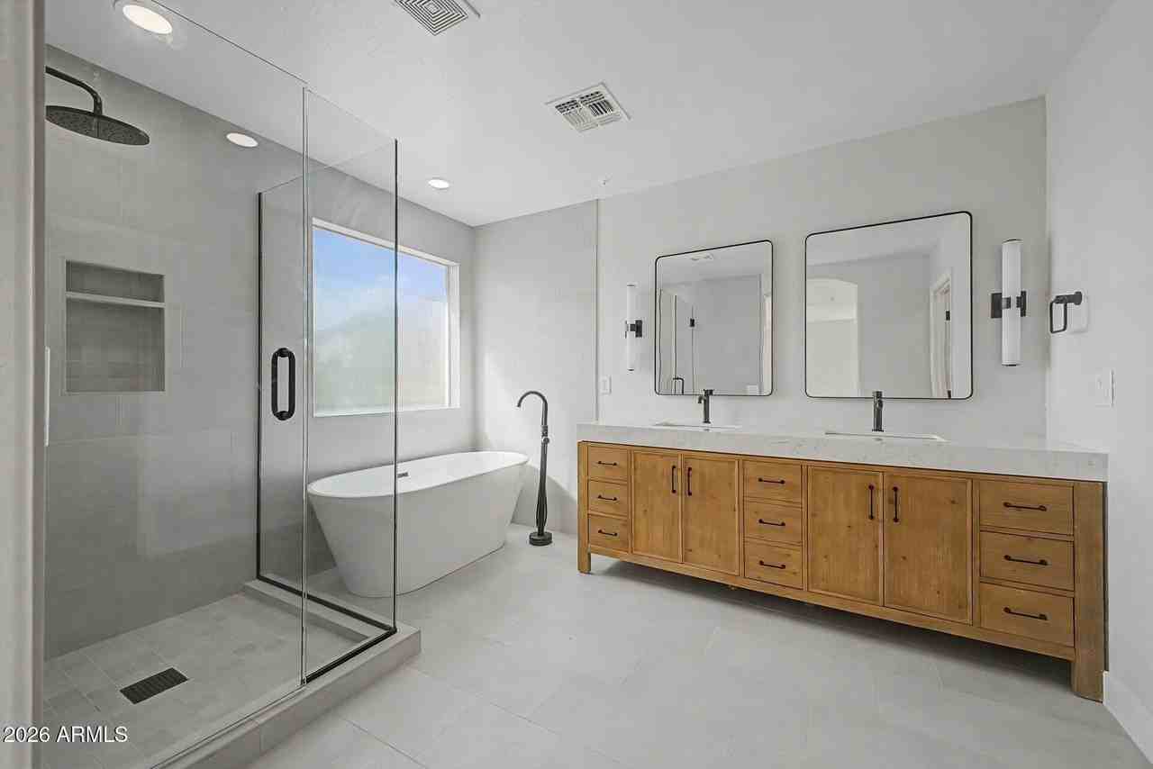 7062 W Andrew Ln - Photo 7 of 50