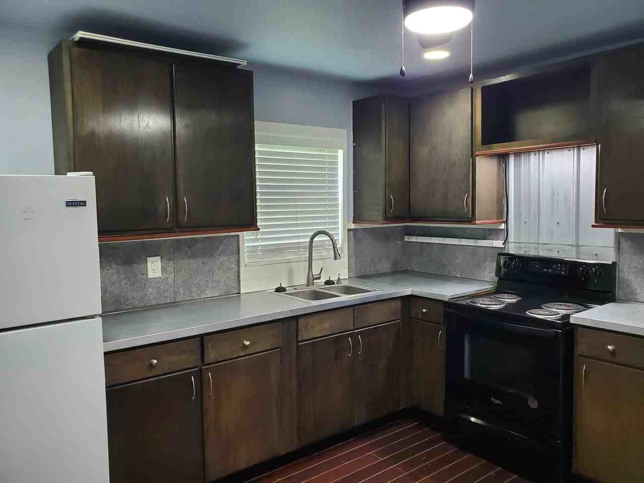 315 E Avenue L - Photo 6 of 12