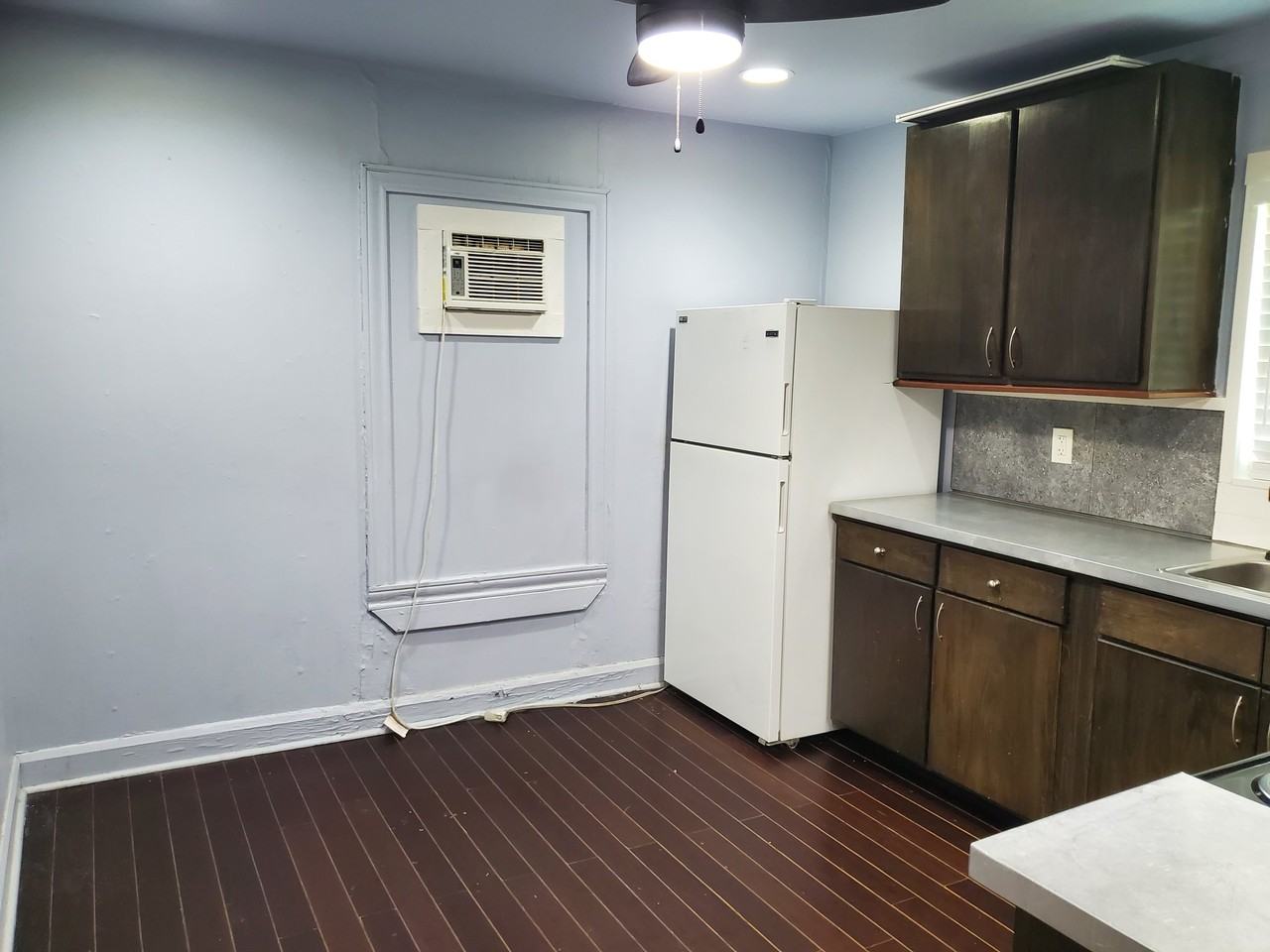 315 E Avenue L - Photo 7 of 12