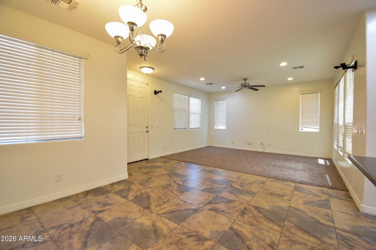 9015 W State Ave - Photo 4 of 31