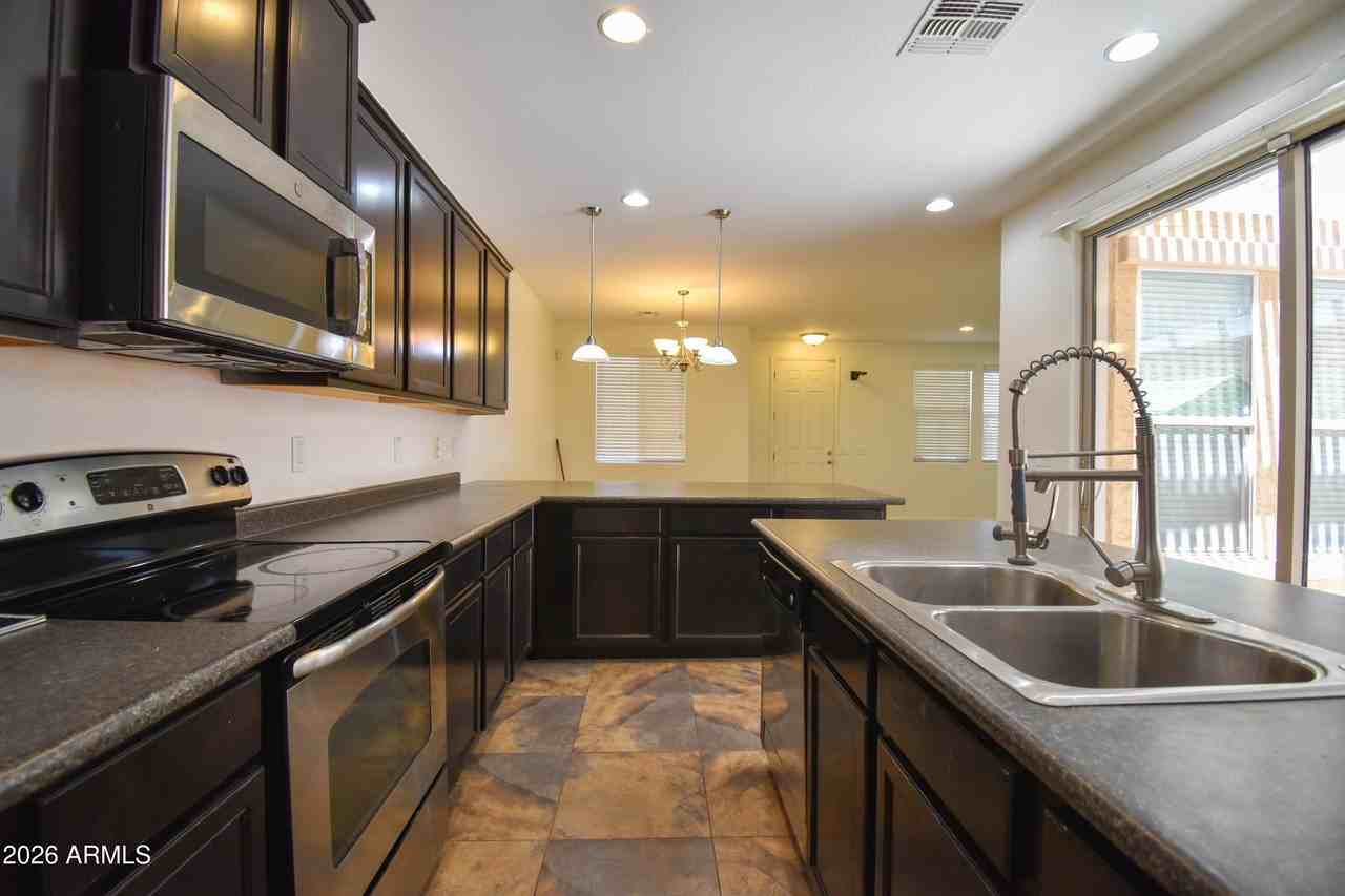 9015 W State Ave - Photo 6 of 31