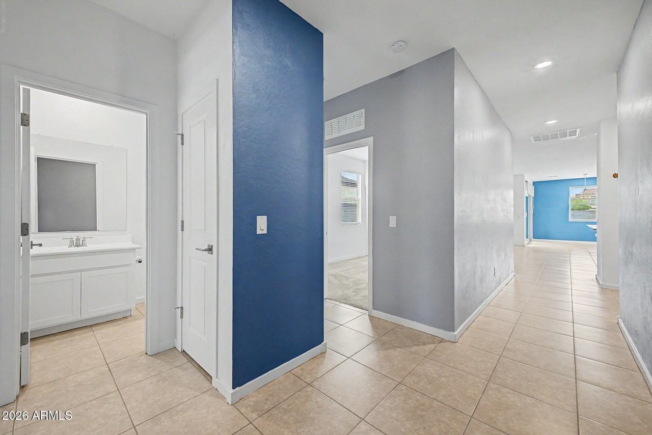 18368 W Puget Ave - Photo 3 of 31