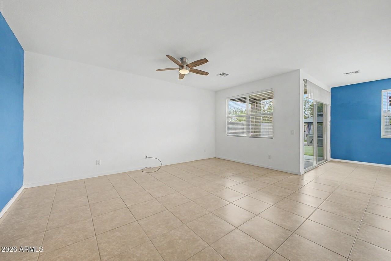 18368 W Puget Ave - Photo 4 of 31