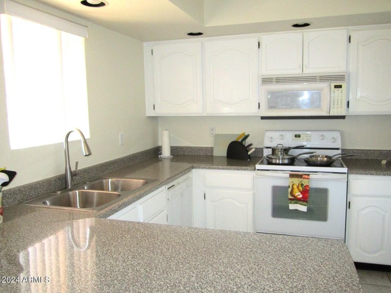 12222 N Paradise Village Pkwy S #106 - Photo 7 of 33