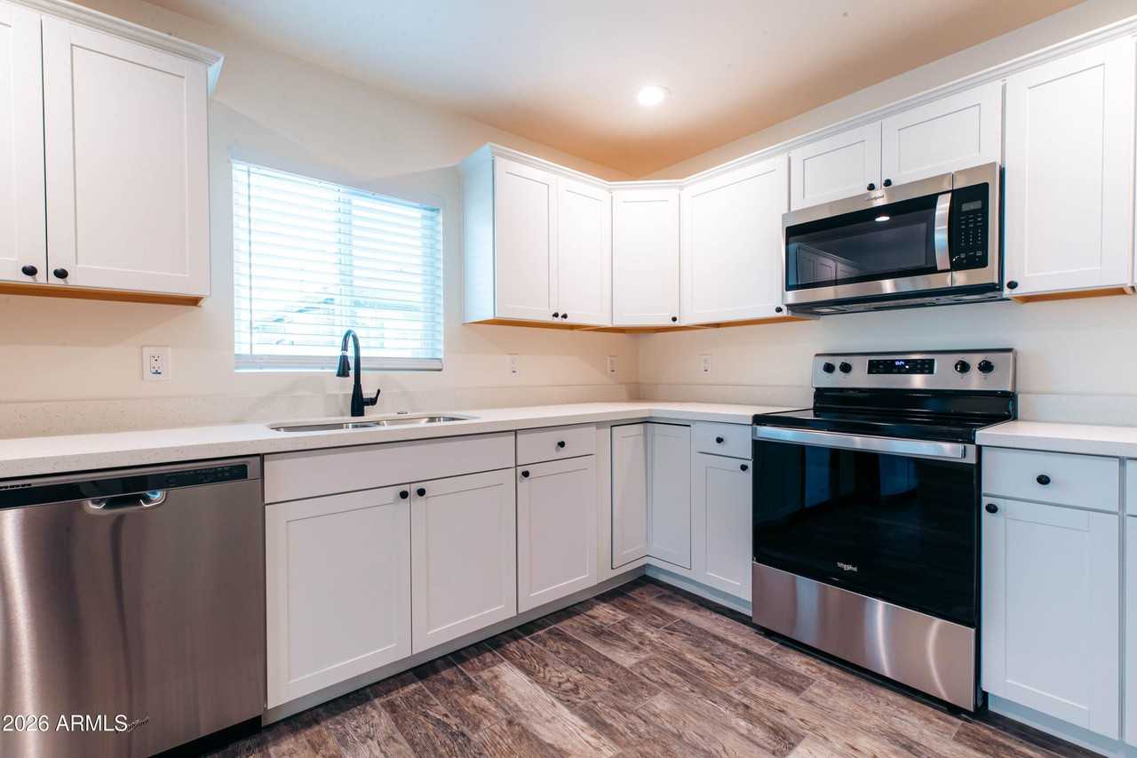 1619 S 15th Ave - Photo 3 of 49