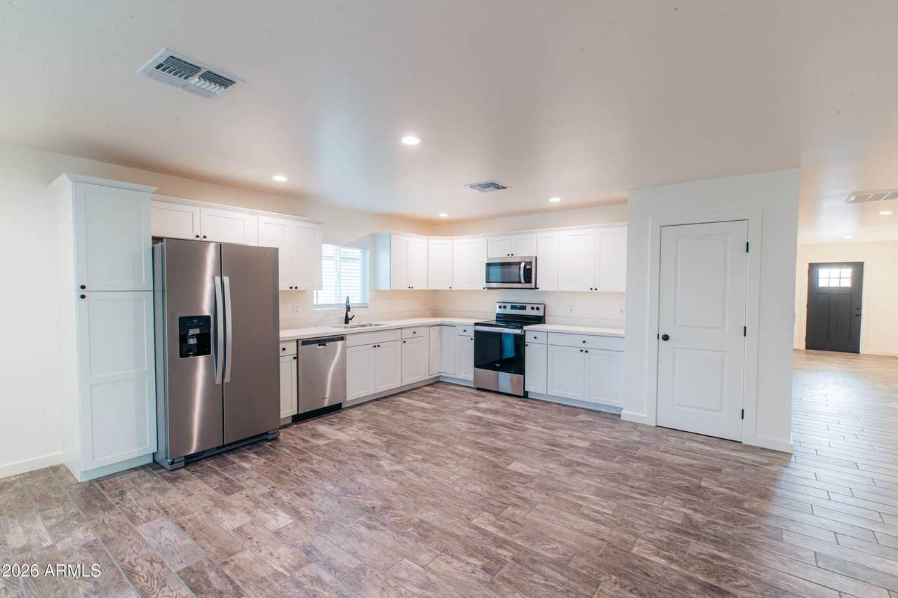 1619 S 15th Ave - Photo 4 of 49