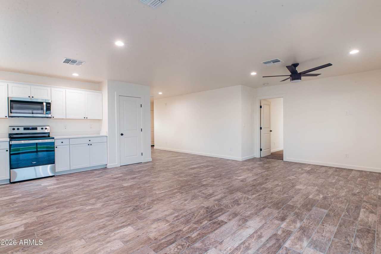1619 S 15th Ave - Photo 5 of 49