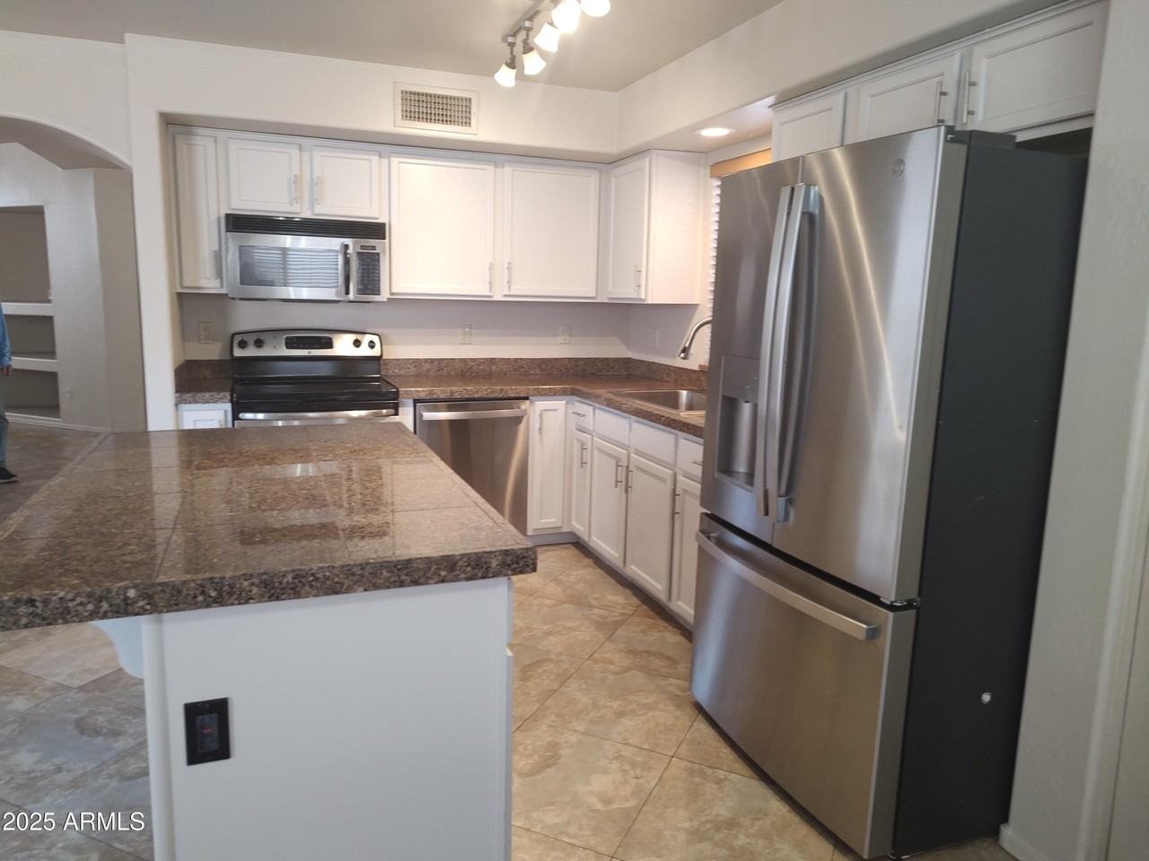 3239 E Kerry Ln - Photo 5 of 23