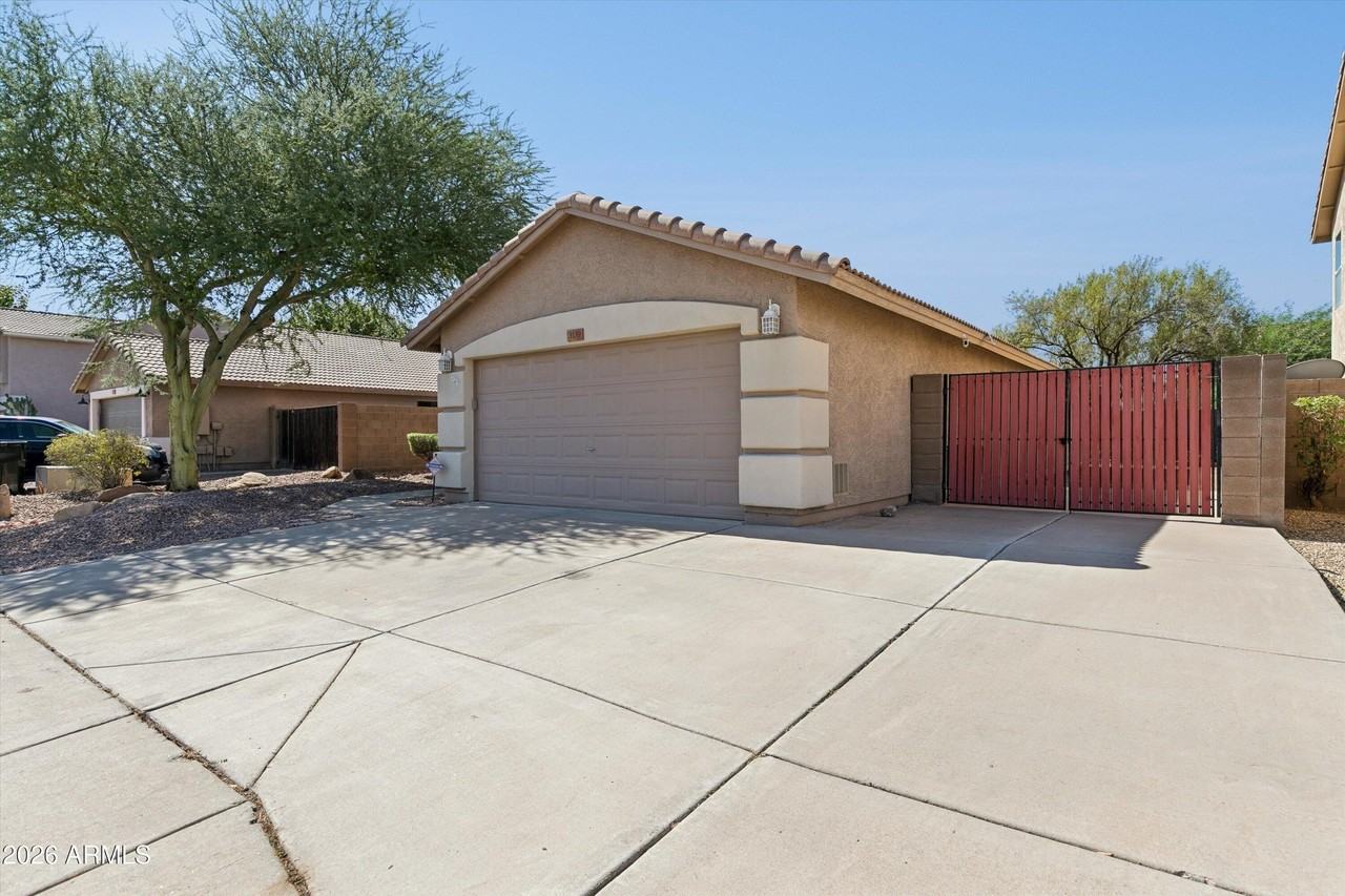 3139 W Matthew Dr - Photo 3 of 37