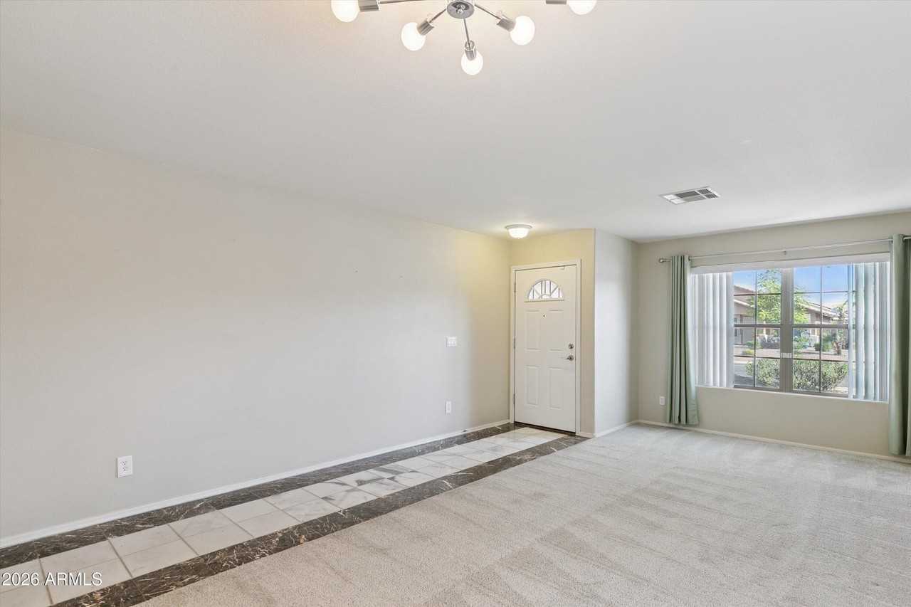 3139 W Matthew Dr - Photo 5 of 37