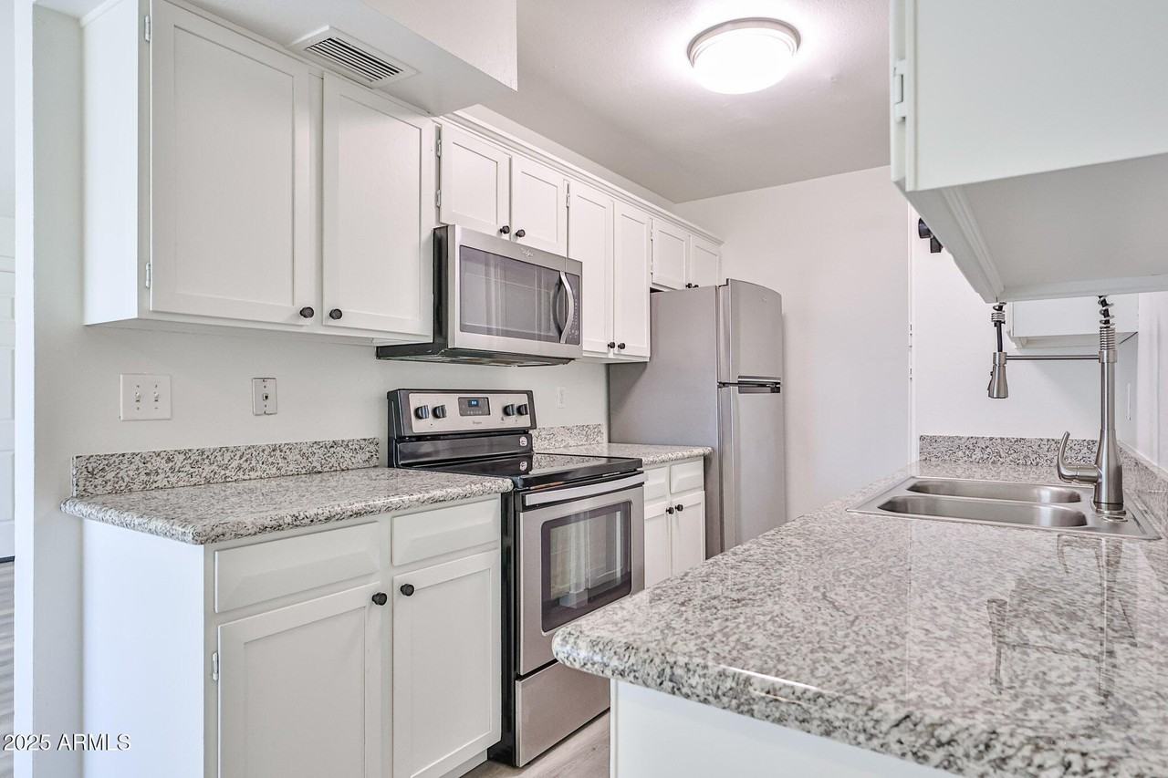 6024 W Golden Ln - Photo 2 of 11