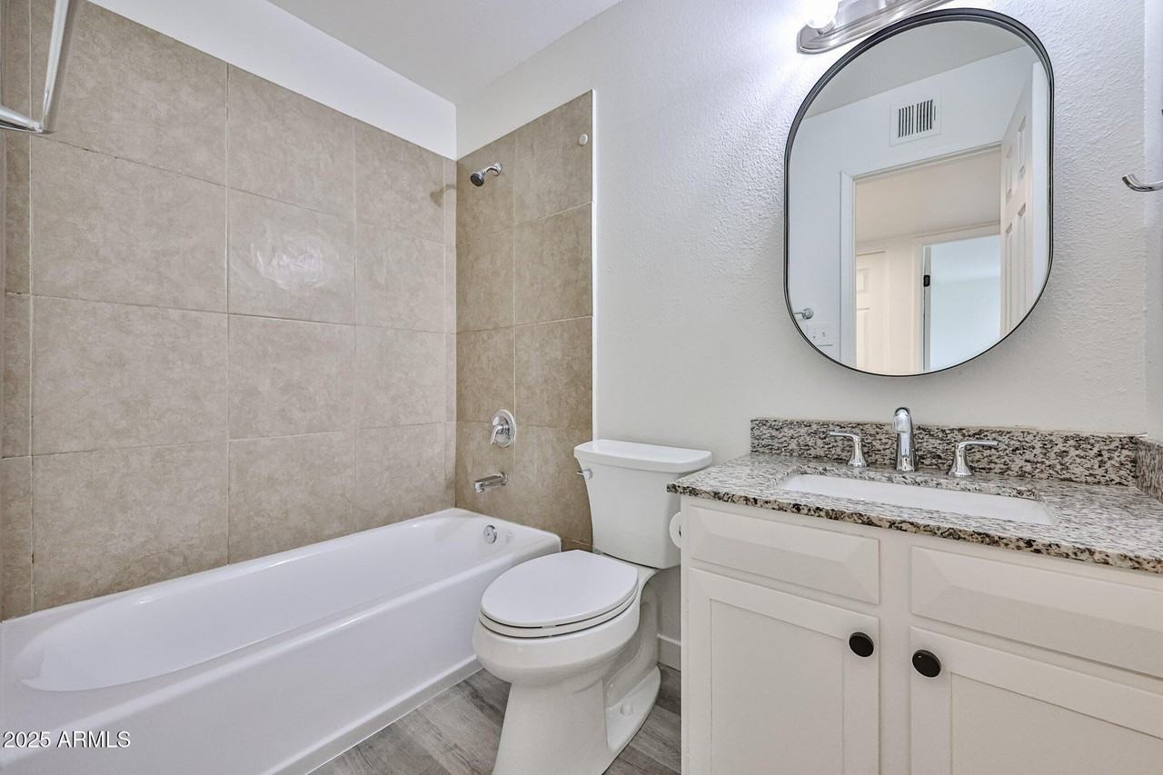 6024 W Golden Ln - Photo 4 of 11