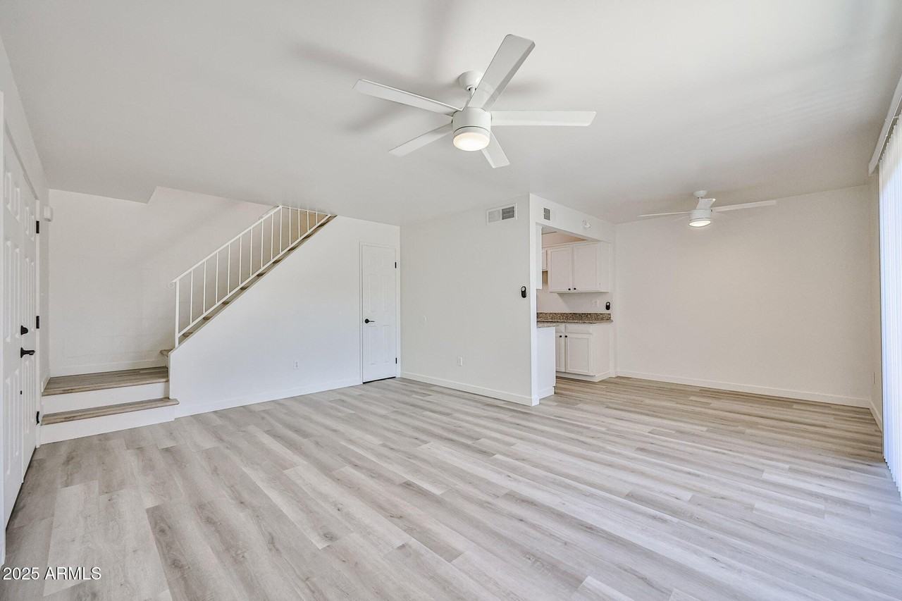 6024 W Golden Ln - Photo 5 of 11