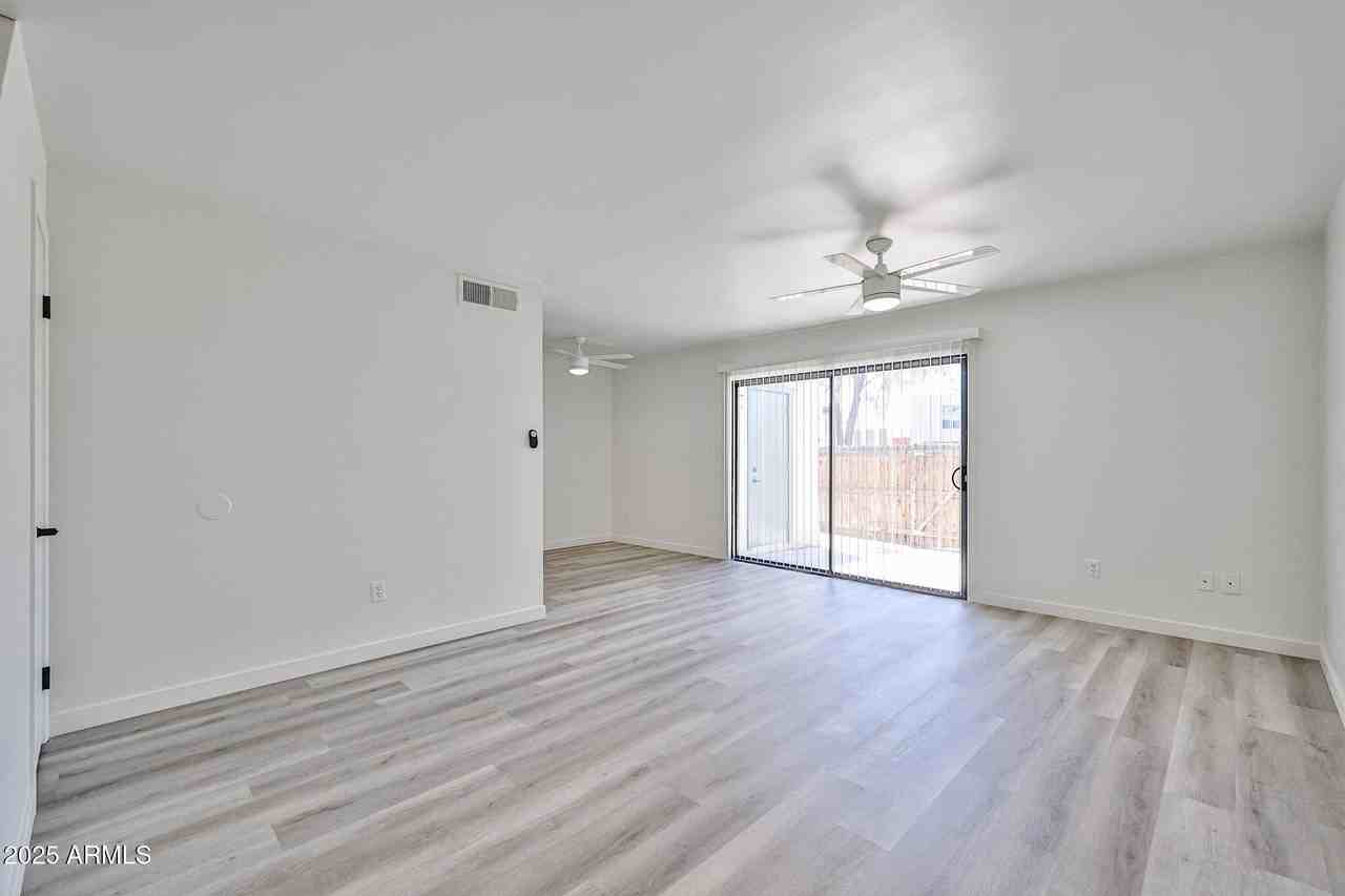 6024 W Golden Ln - Photo 6 of 11