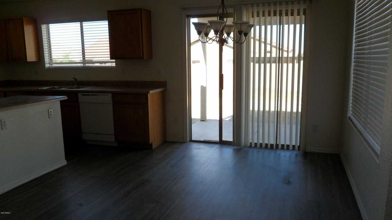 910 E Beth Dr - Photo 3 of 12
