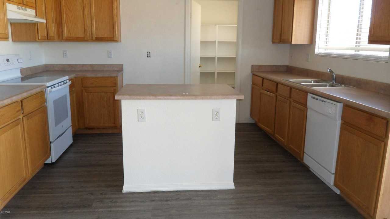910 E Beth Dr - Photo 4 of 12